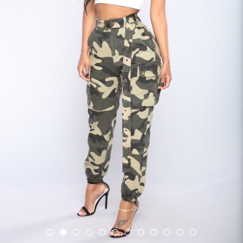 Fashion Nova , See Me Not Cargo Pants size Large